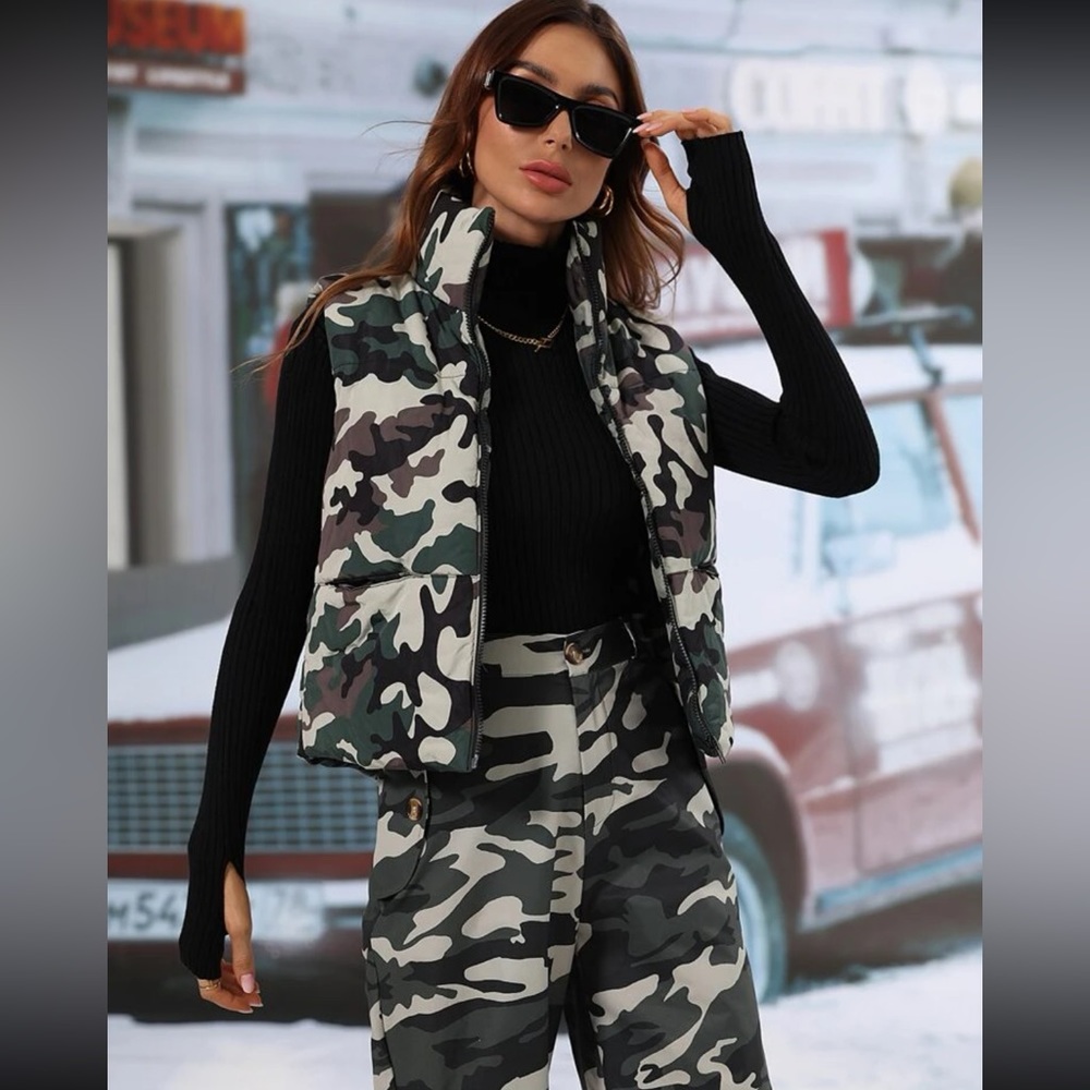 Camo puffer vest size small